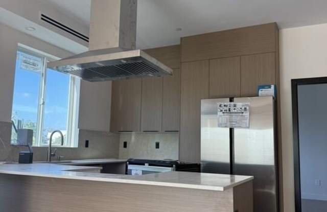 2135 S Longwood Ave unit: 2 photos photos