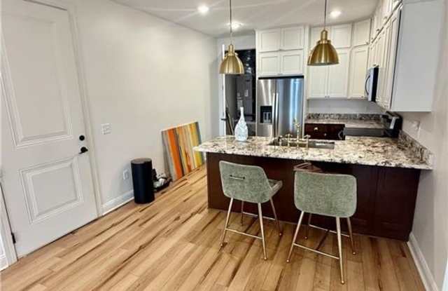 706 Gloucester Street photos photos