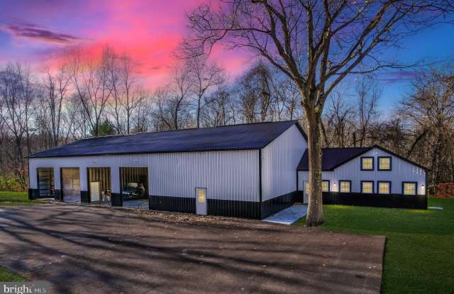 8067 CROOM ROAD Gallery 2