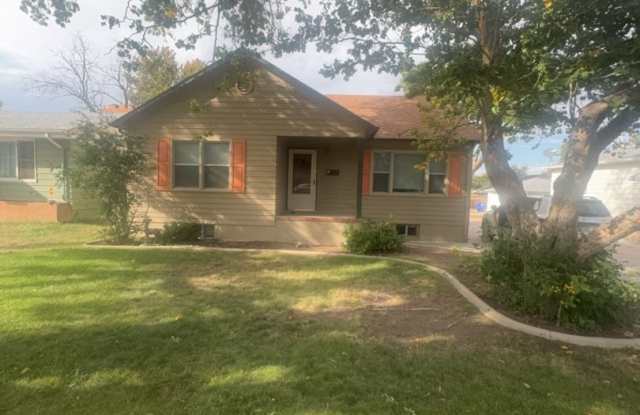 3 Bed 2 Bath Home in Greeley - 2 Car Garage Gallery 3