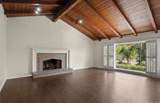 1075 N Richman Knoll Gallery 4
