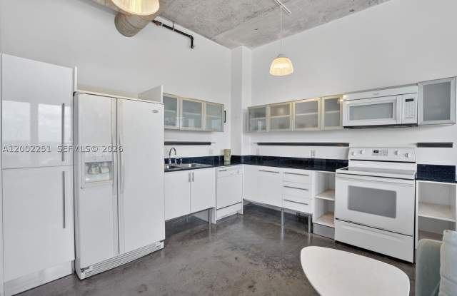 10 SW S River Dr Gallery 3