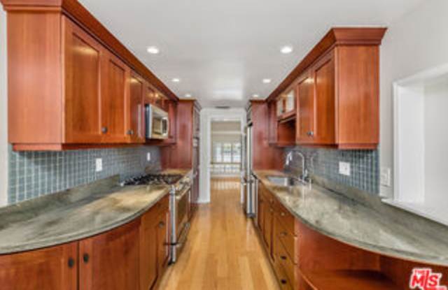 17207 Palisades Circle Gallery 3