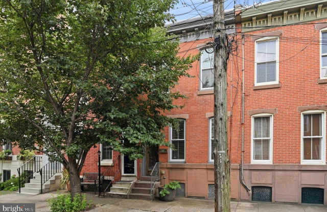 1532 E BERKS Street Gallery 1