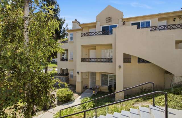Open 3-Bedroom, 2-Bath Condo With LAKE VIEWS! photos photos Open 3-Bedroom, 2-Bath Condo With LAKE VIEWS! photos photos