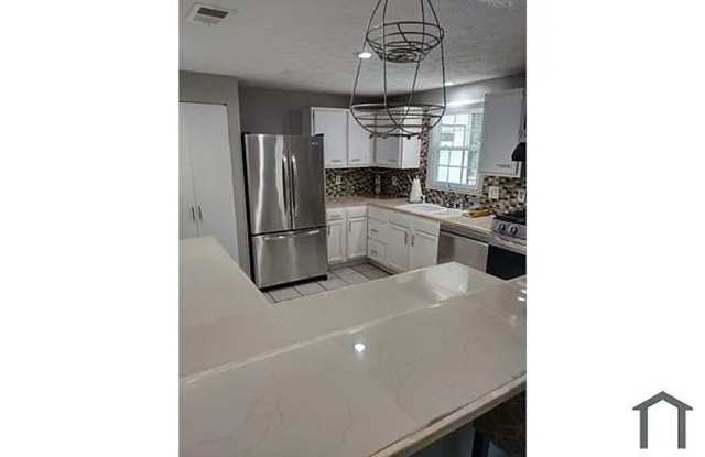 Room in 4 Bedroom Home at White Oak Trl photos photos