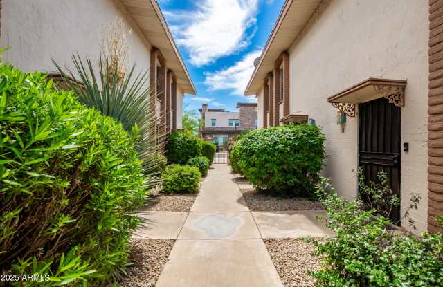 4848 N WOODMERE FAIRWAY -- photos photos