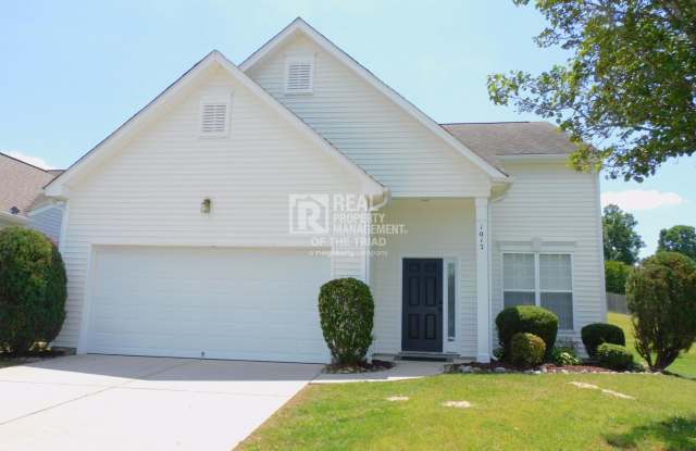 Beautiful 3BR 2.5B w/ Garage Available Now in High Point! - 1017 Hawick Drive, High Point, NC 27262