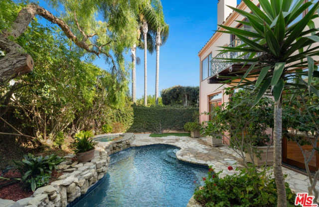23351 Malibu Colony Rd Gallery 2