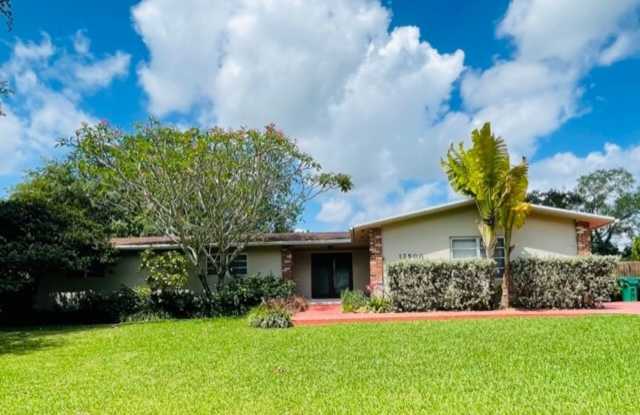 Beautiful Palmetto Bay Home - 17500 Southwest 89th Court, Palmetto Bay, FL 33157