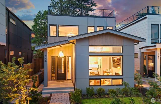 246 5th Avenue W photos photos