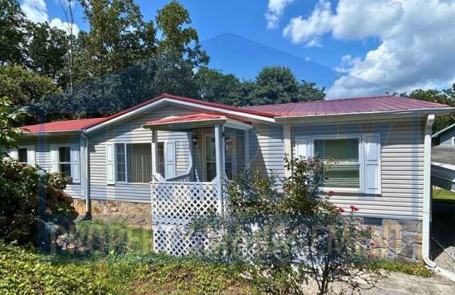 Three bedroom home w/ screened in porch! photos photos