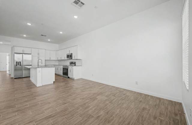 8232 E University Gallery 4