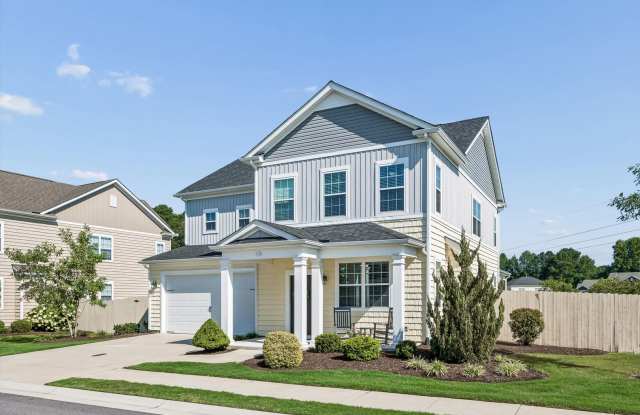 Almost NEW 5 bedroom home in Hickory Manor! Available 9/1 Gallery 4