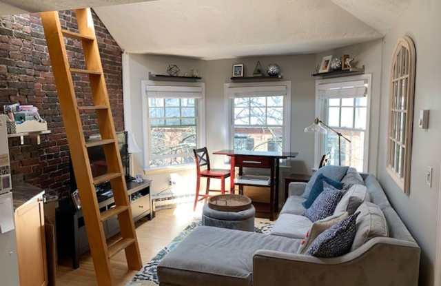 1 Bed 1 Bath condo in the Gaslight District. Roof Deck!! Gallery 1