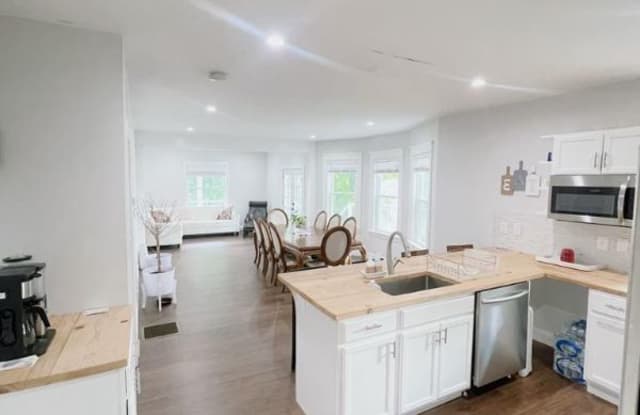 15 Forestdale Street, Apt 1 - 15 Forestdale Road, Worcester, MA 01605