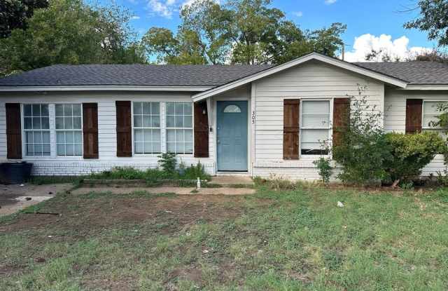 305 Helen Drive - 305 Helen Drive, Arlington, TX 76011