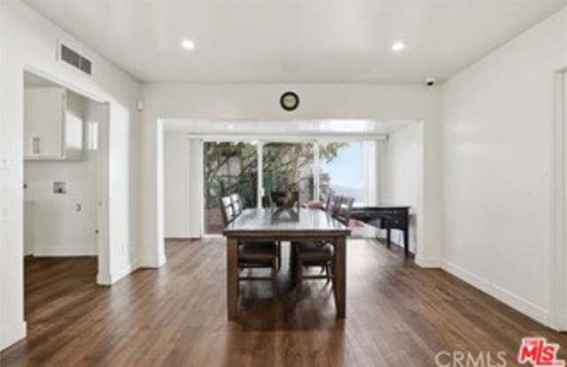6732 Wooster Avenue Gallery 4