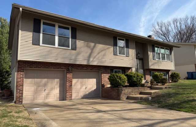 Spacious 5BR / 2BA in Manchester For Rent Gallery 3