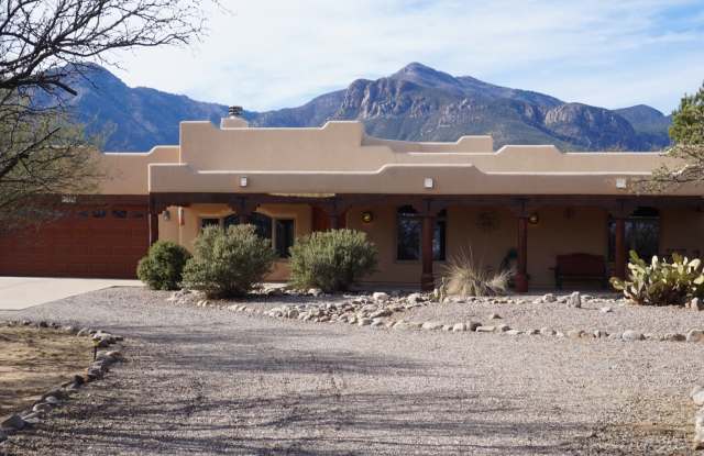 Great House on 2 acers - 5498 East Calle De La Palmera, Sierra Vista Southeast, AZ 85615