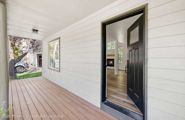 528 Lake Court Gallery 2
