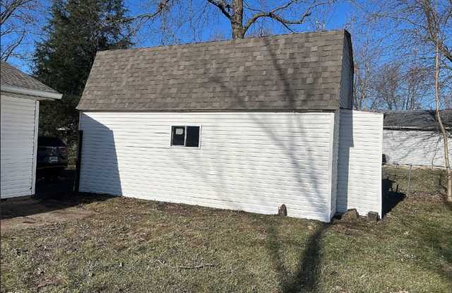 Cozy 3-Bedroom Home with Spacious Yard in Indianapolis photos photos