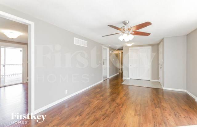 703 Hamblen Road Gallery 4