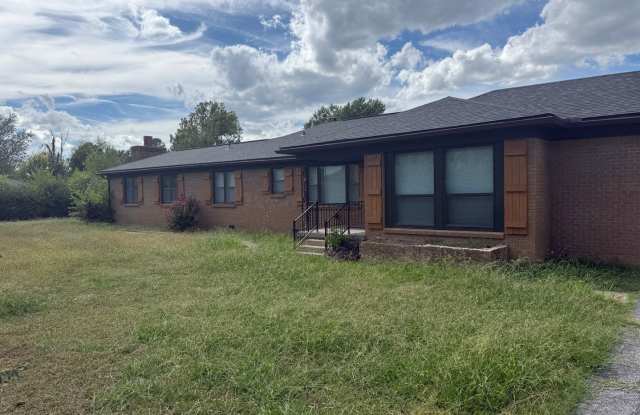 Charming Tulsa Home – 564 S 87th E Ave Gallery 1