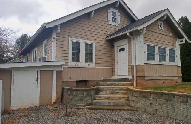 Gorgeous house walking distance from Biltmore Village available now! photos photos