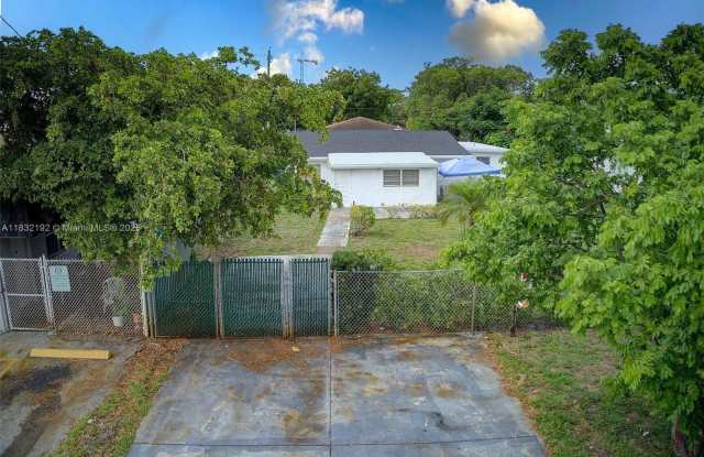 25 SW 14th St photos photos