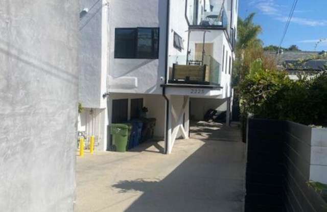 2225 4th Street - 2225 4th Street, Santa Monica, CA 90405 2225 4th Street - 2225 4th Street, Santa Monica, CA 90405