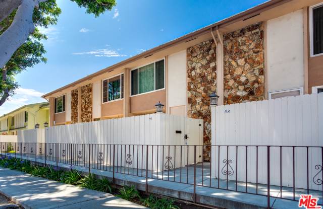 5215 SEPULVEDA Gallery 2