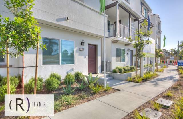 Gorgeous 3 Story 4 Bedroom 3.5 Bathroom Brand New Residence in the heart of Artesia Gallery 4