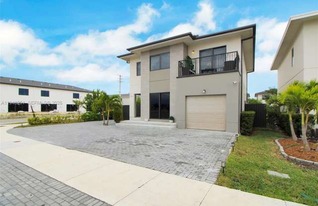 320 NW 13th Ct photos photos