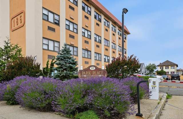 185 W Park Avenue photos photos