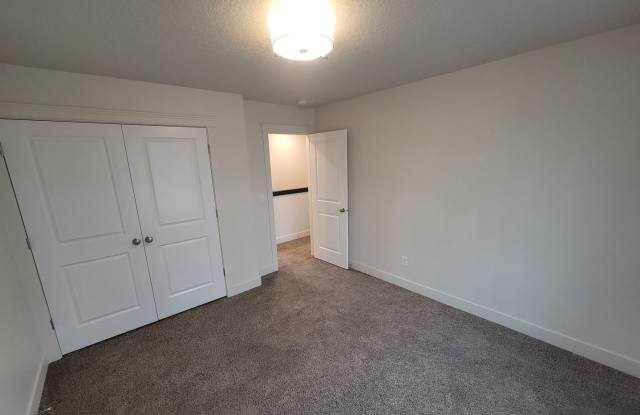 Modern 3 bed 2.5 bath TH for Rent in West Haven! Gallery 3