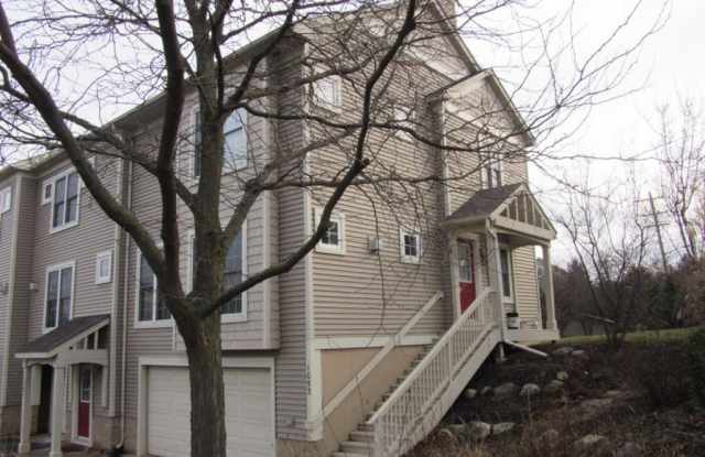 1053 Bluestem - 1053 Bluestem Ln, Ann Arbor, MI 48106