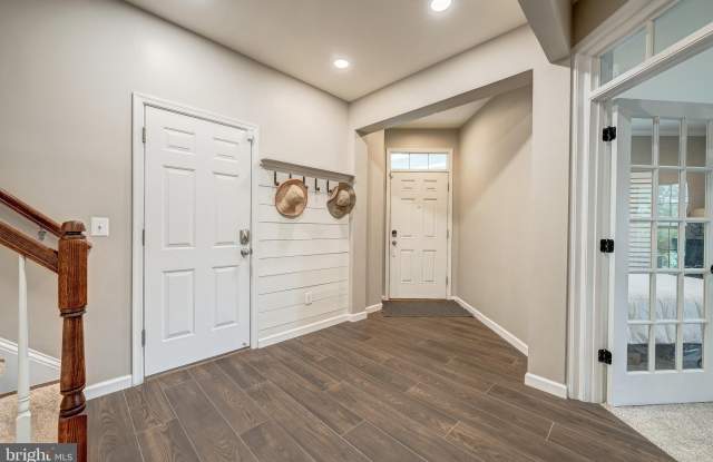 22739 BALDUCK Terrace Gallery 2