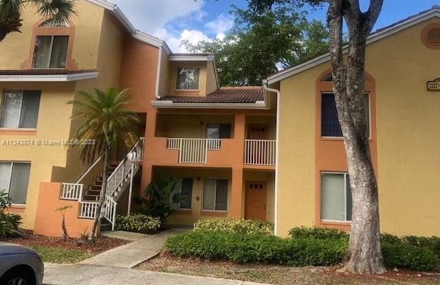 1129 Coral Club Dr - 1129 Coral Club Drive, Coral Springs, FL 33071