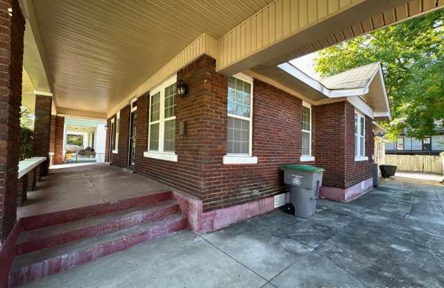RHODES AREA 4 Bedroom /2.5 Bath House! Gorgeous New Floors Gallery 3