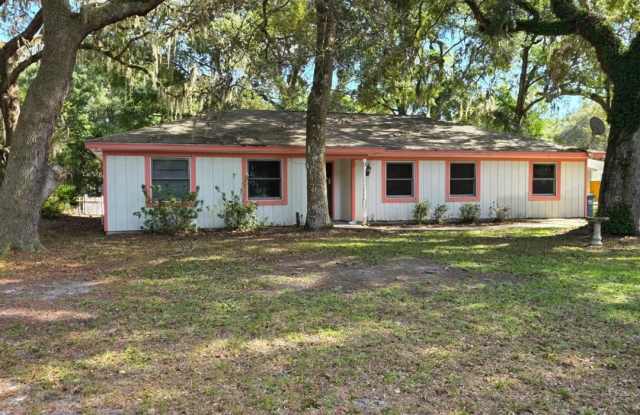 Corner Lot Charm: Spacious 4 Bed on Corner Lot w/ Custom Bookshelves  Private Storage Shed - 9 Powderhorn Road, Camden County, GA 31558