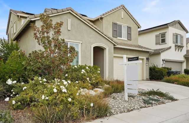 WOW!  Former Roseville Model Home 4/3 + SOLAR!  Please read entire ad for viewings! photos photos