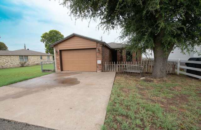 2 BD 2 Bth Single Family Home - 4620 Matthew Court, Hood County, TX 76049