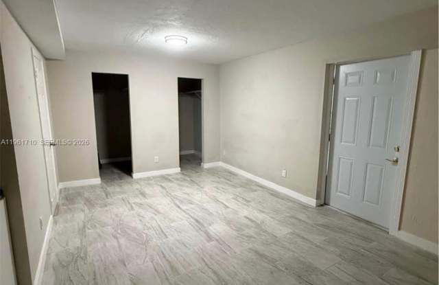 1605 NW 11th Pl photos photos