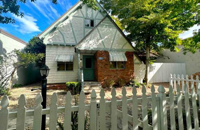3 bed 1 bath, Month to Month in the middle of it all photos photos