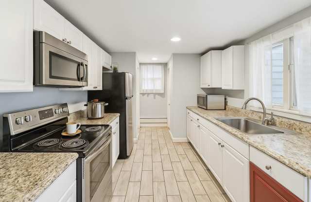 Charming Cottage in Highly Desirable Colonial School District photos photos