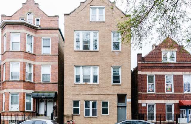 915 W 32nd Street unit: 1R - 915 West 32nd Street, Chicago, IL 60608