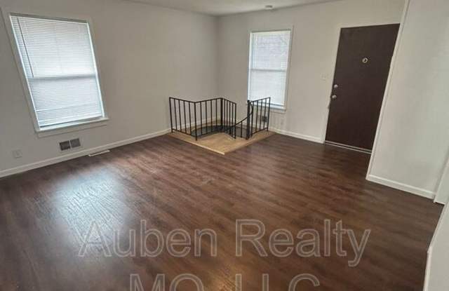20808 E 13th Ter S. Gallery 3