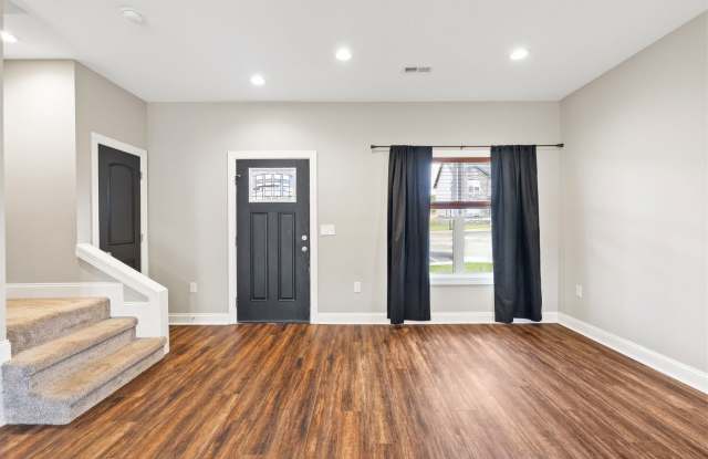 3 Bedroom || 2.5 Bathroom - Townhome Gallery 4