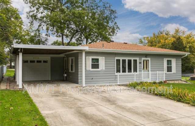1330 Lincoln Drive Gallery 2